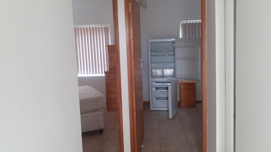 To Let 2 Bedroom Property for Rent in Wavecrest Eastern Cape